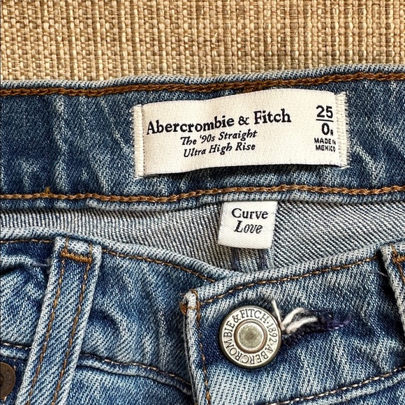 Abercrombie & Fitch The 90’s Straight Leg Jeans - Picture 3 of 5